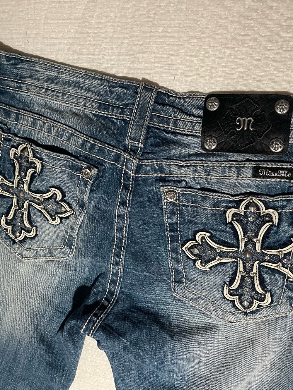 Miss Me Signature Cuffed Capri Jeans - Size 30 - Picture 3 of 5